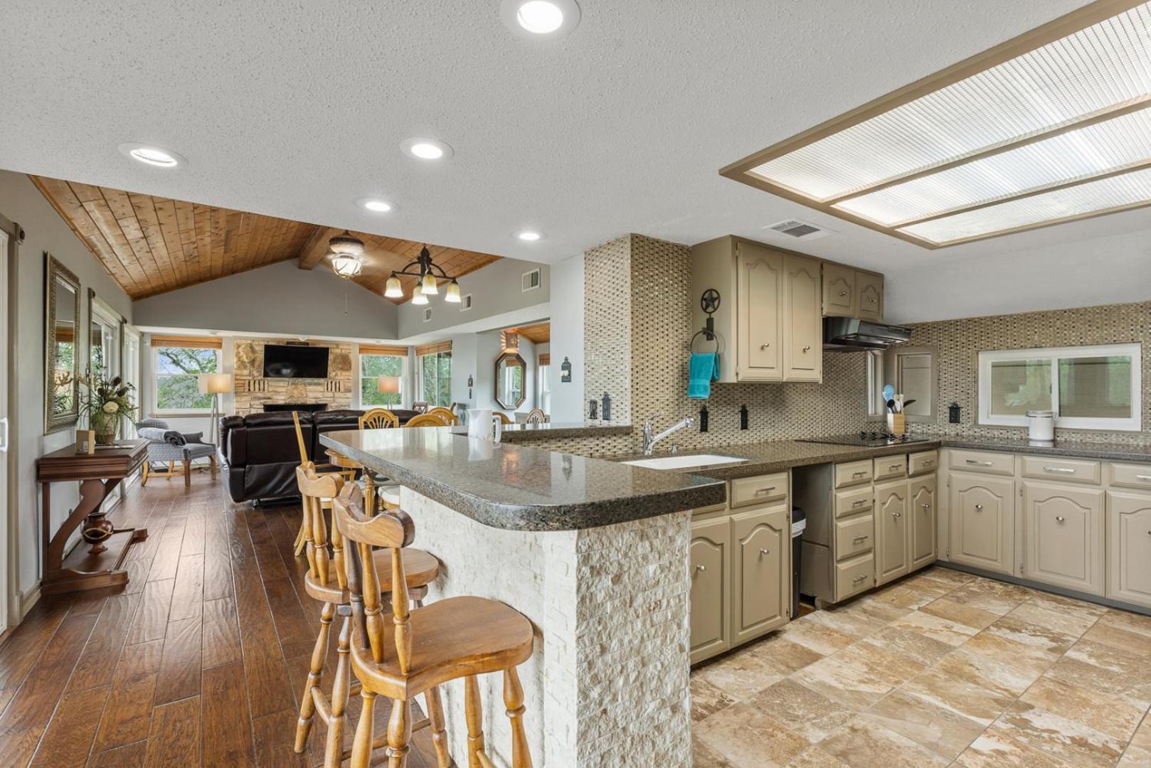 Wine Country Retreat - With A Lake View! Spicewood Exterior photo
